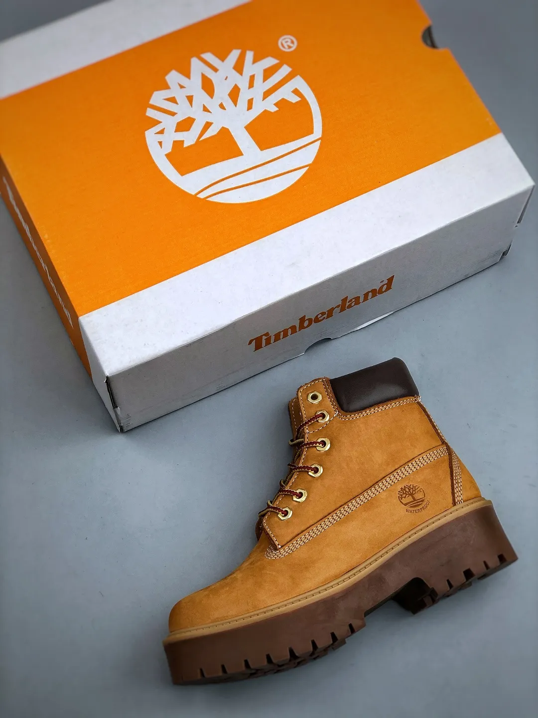 Local self-pickup💰640 supports in-store Timberland/Timberland outdoor high-top thick-soled casual shoes series. Guangdong factory quality. Original box and original packaging. 25ss new fashion trend. The fabric is made of Italian 🇮🇹 top-grade frosted fine-grained cowhide. It is paired with anti-odor and anti-corrosion genuine leather latex insoles to give you a perfect wearing experience. The quality is exquisite and durable. A must-have for beautiful women. It is specially designed to treat roughness. High-quality foot feel is first-class. Size: 35 35.5 36 37 37.5 38 38.5 39 40